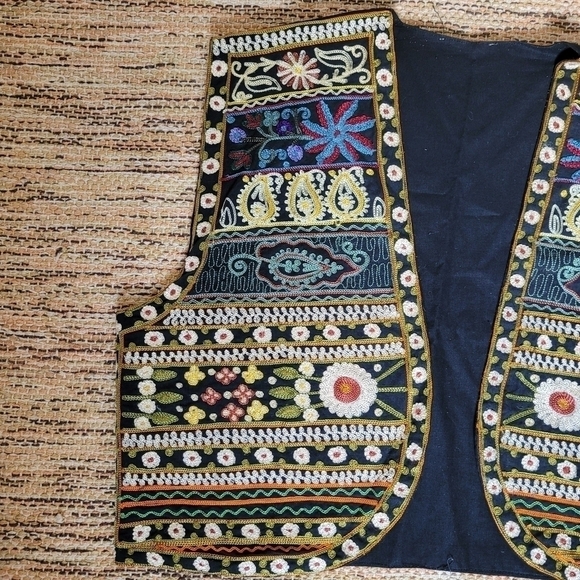 EMBROIDERED Vest | size MEDIUM - Picture 2 of 6